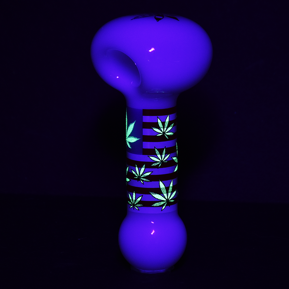 Patriotic Leaf Glow Spoon Pipe | Glow In The Dark Leaves